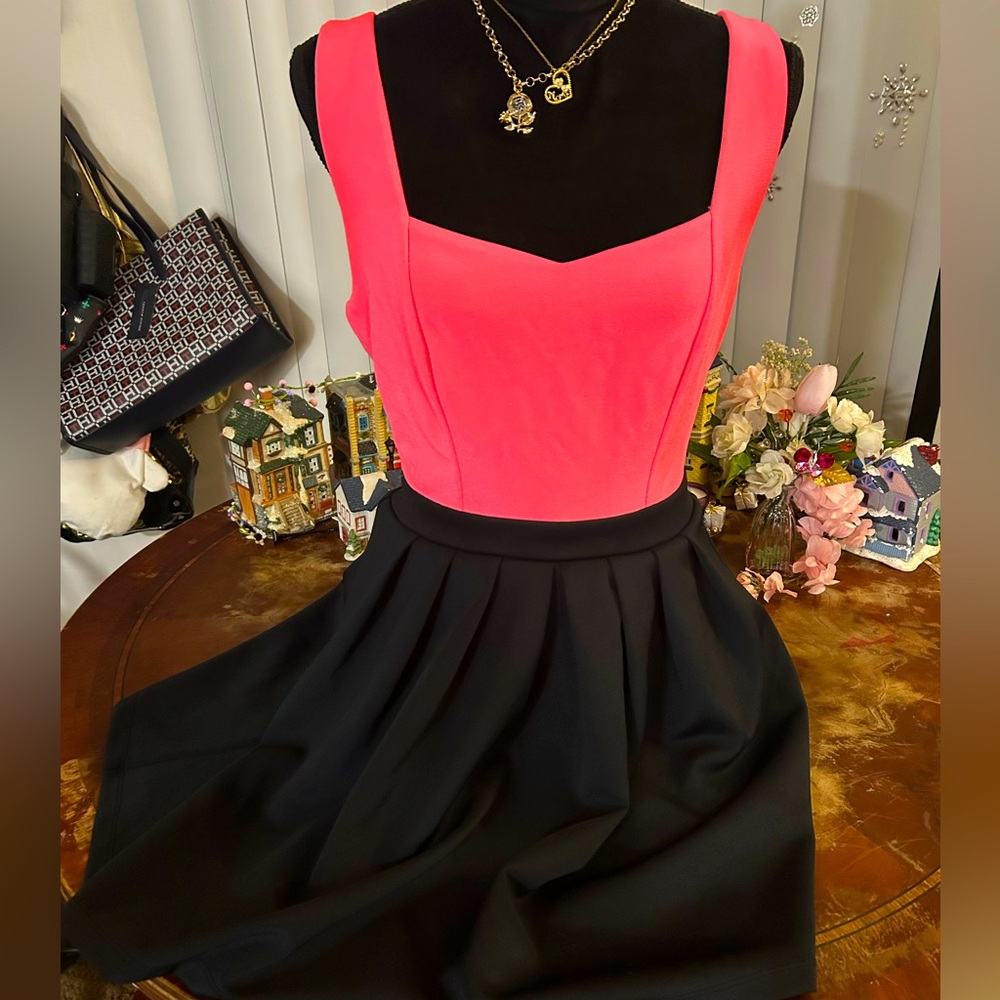 Beautiful Forever 21 Fit and Flare style Dress Size Large, Coral and Black